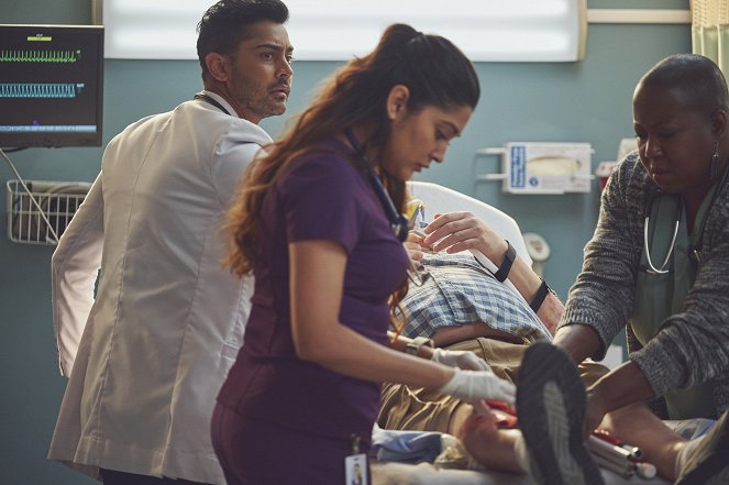 Atlanta Medical - Season 5 - Da Da - Filmfotos - Manish Dayal, Anuja Joshi, Denitra Isler