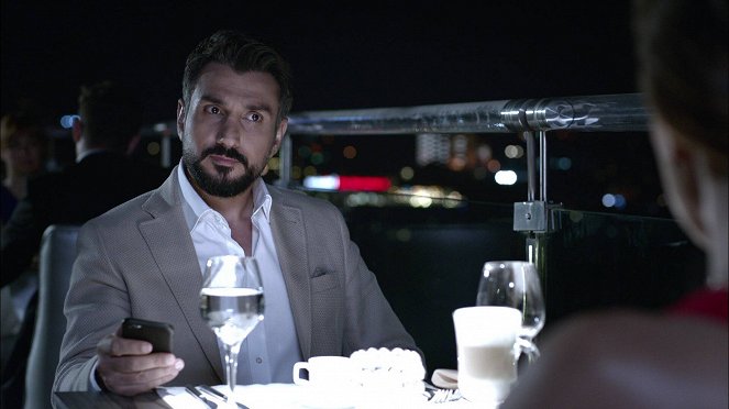 Kurtlar Vadisi: Pusu - Episode 1 - De la película - Cahit Kayaoğlu