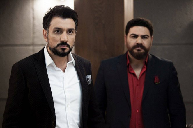 Kurtlar Vadisi: Pusu - Episode 15 - De la película - Cahit Kayaoğlu, Erhan Ufak