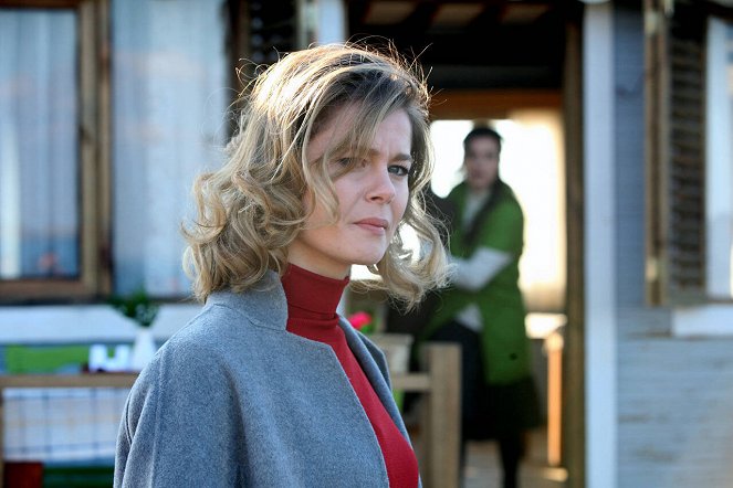 Flames of Desire - Season 1 - Episode 8 - Photos - Burcu Biricik