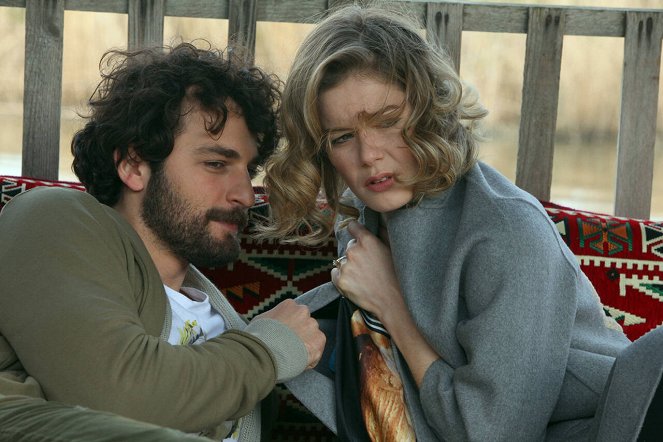 Flames of Desire - Episode 9 - Photos - Birkan Sokullu, Burcu Biricik