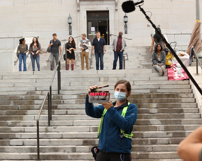 The Rookie - Season 4 - Five Minutes - Making of - Mekia Cox, Melissa O'Neil, Eric Winter, Alyssa Diaz, Shawn Ashmore, Nathan Fillion, Richard T. Jones