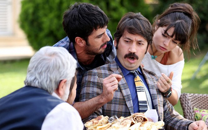 Altınsoylar - Episode 2 - Photos - Aras Aydın, Ayça Aysin Turan