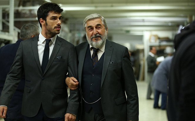Altınsoylar - Episode 3 - Kuvat elokuvasta - Aras Aydın, Cihat Tamer