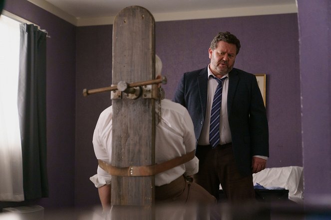 Brokenwood – Mord in Neuseeland - Season 7 - The Garotte and the Vinkelbraun - Filmfotos - Neill Rea