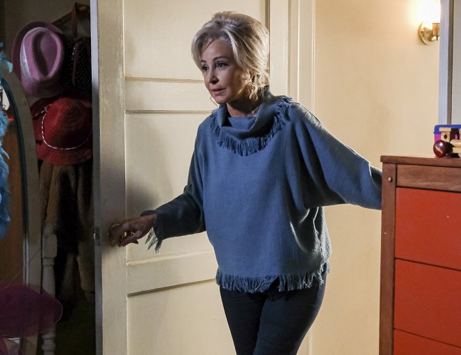 Young Sheldon - Season 5 - Une mauvaise nuit et le chaos des désirs égoïstes - Film - Annie Potts