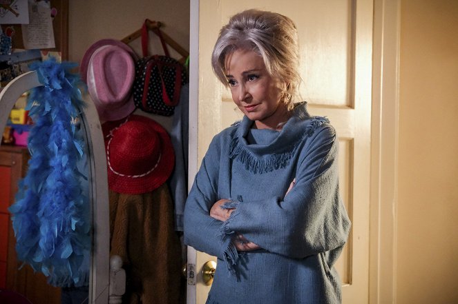 Young Sheldon - One Bad Night and Chaos of Selfish Desires - Photos - Annie Potts