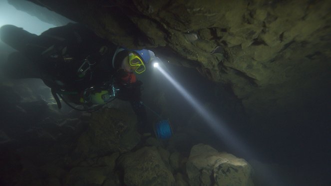 Záchrana v jaskyni Tham Luang - Z filmu