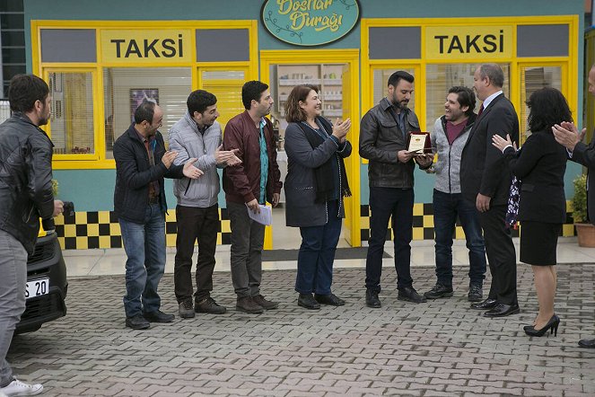 Dostlar Mahallesi - Episode 2 - De la película