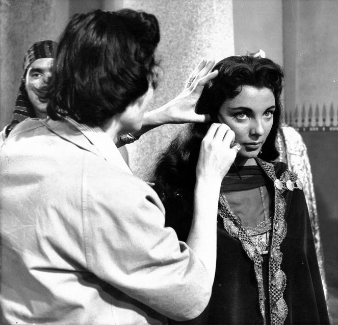 Terre des pharaons - Tournage - Joan Collins