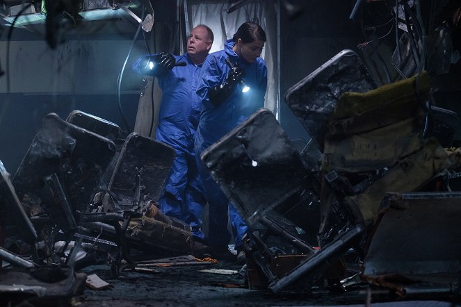 Mayday - Alarm im Cockpit - Season 20 - Explosion beim Aufprall - Filmfotos