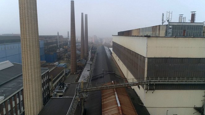 Industrie - Továrna v protektorátu - Kuvat elokuvasta