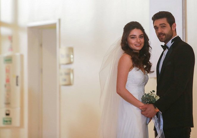 Meryem - Aşkım İçin - Filmfotos - Ayça Aysin Turan, Furkan Andıç