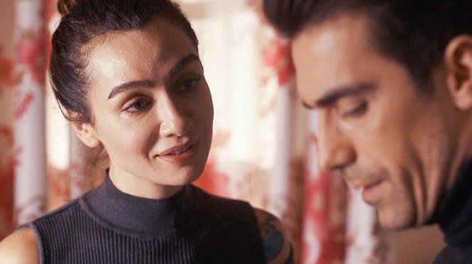 Siyah Beyaz Aşk - Episode 17 - Filmfotos - Birce Akalay