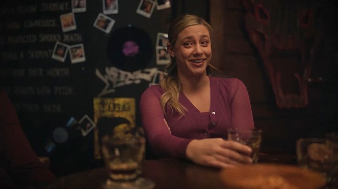 Riverdale - Chapter Ninety-Four: Next to Normal - Photos - Lili Reinhart