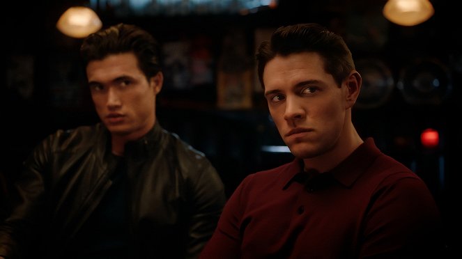 Riverdale - Chapter Ninety-Four: Next to Normal - Photos - Charles Melton, Casey Cott
