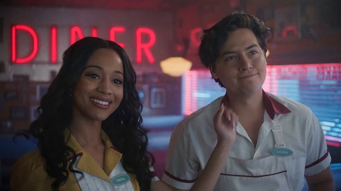 Riverdale - Chapter Ninety-Four: Next to Normal - Photos - Erinn Westbrook, Cole Sprouse