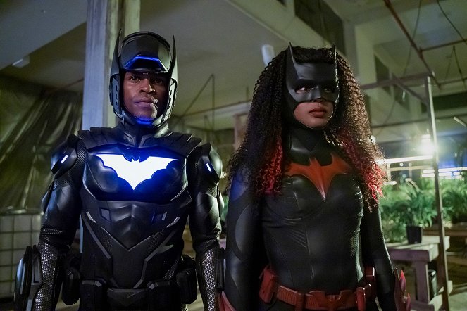 Batwoman - Season 3 - Mad as a Hatter - Photos - Camrus Johnson, Javicia Leslie