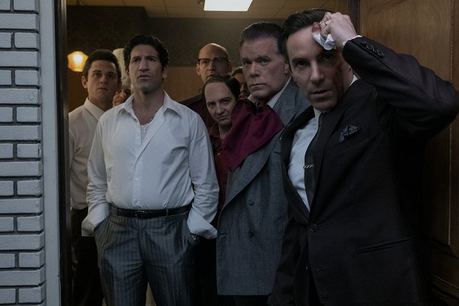 Wszyscy święci New Jersey - Z filmu - Billy Magnussen, Jon Bernthal, Corey Stoll, John Magaro, Ray Liotta, Alessandro Nivola