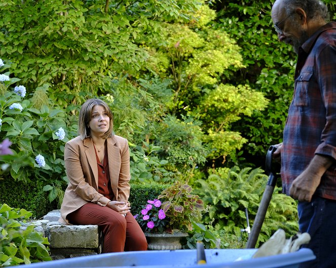 The Good Doctor - Measure of Intelligence - Photos - Paige Spara, Richard Schiff