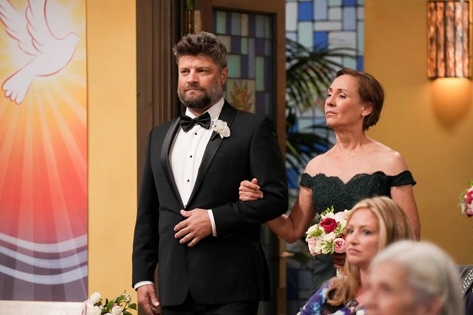 The Conners - Season 4 - The Wedding of Dan and Louise - Photos - Jay R. Ferguson, Laurie Metcalf