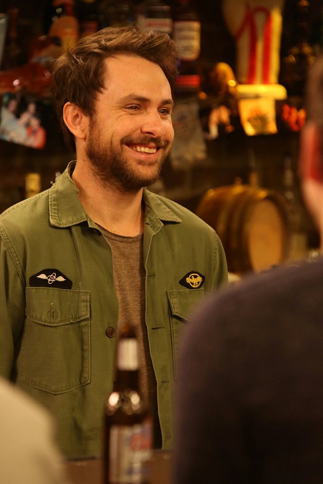 It's Always Sunny in Philadelphia - The Gang Tries Desperately to Win an Award - Photos - Charlie Day