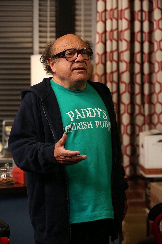 It's Always Sunny in Philadelphia - The Gang Tries Desperately to Win an Award - Photos - Danny DeVito