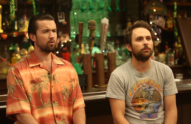 It's Always Sunny in Philadelphia - Mac and Dennis Buy a Timeshare - Photos - Rob McElhenney, Charlie Day