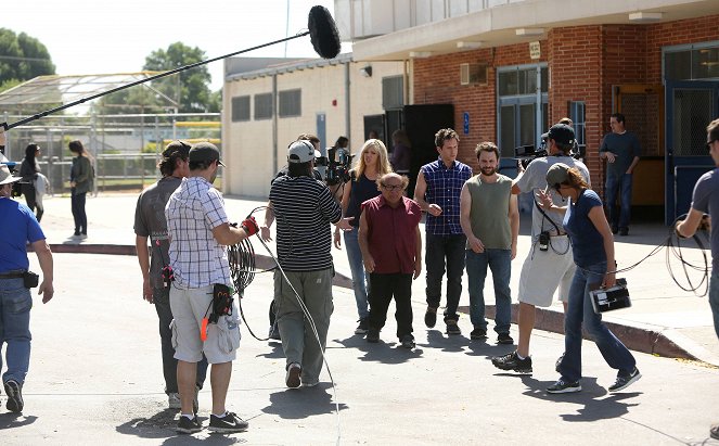 It's Always Sunny in Philadelphia - Mac Day - Dreharbeiten - Kaitlin Olson, Danny DeVito, Glenn Howerton, Charlie Day