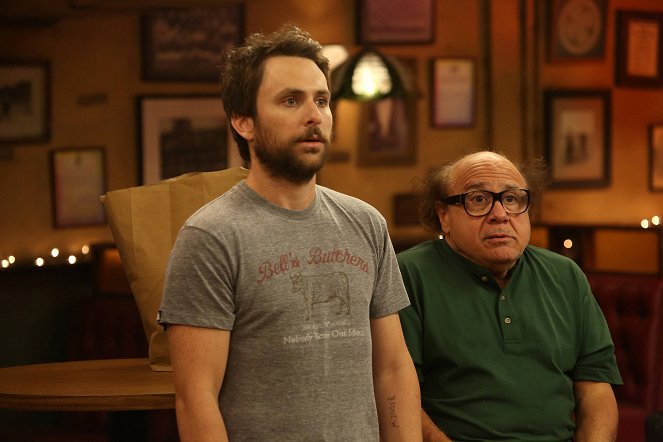 It's Always Sunny in Philadelphia - The Gang Gets Quarantined - Photos - Charlie Day, Danny DeVito