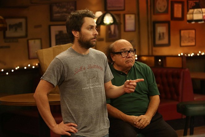 It's Always Sunny in Philadelphia - The Gang Gets Quarantined - Photos - Charlie Day, Danny DeVito