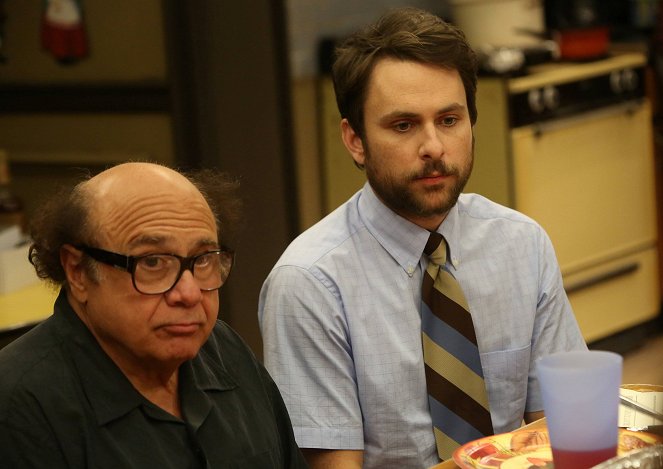 It's Always Sunny in Philadelphia - The Gang Squashes Their Beefs - Van film - Danny DeVito, Charlie Day