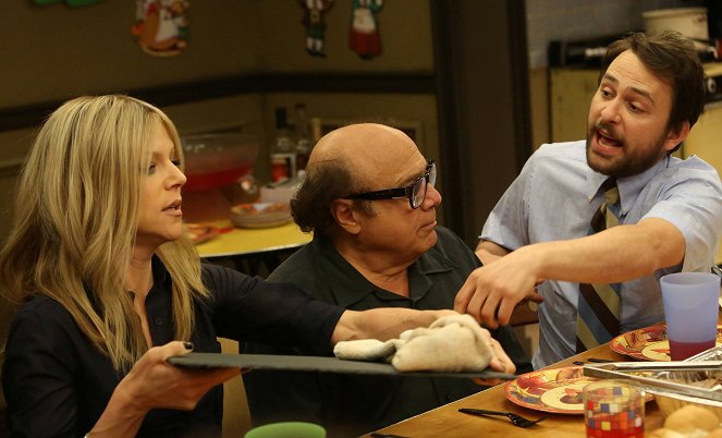 It's Always Sunny in Philadelphia - The Gang Squashes Their Beefs - Van film - Kaitlin Olson, Danny DeVito, Charlie Day
