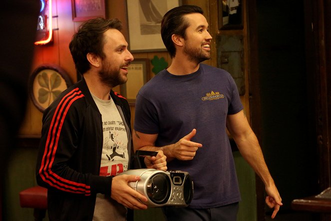 It's Always Sunny in Philadelphia - The Gang Beats Boggs - Photos - Charlie Day, Rob McElhenney