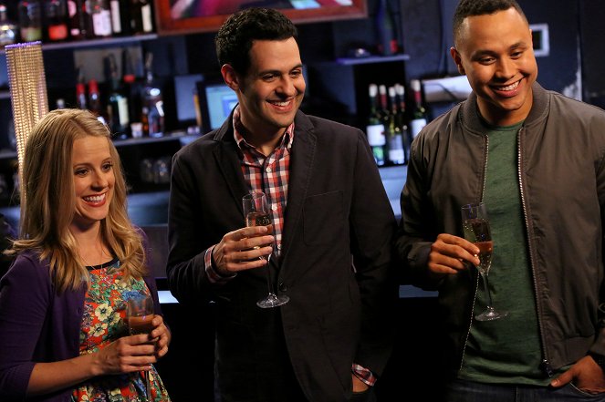 It's Always Sunny in Philadelphia - The Gang Misses the Boat - Photos