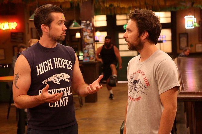 It's Always Sunny in Philadelphia - Ass Kickers United: Mac and Charlie Join a Cult - De la película - Rob McElhenney, Charlie Day