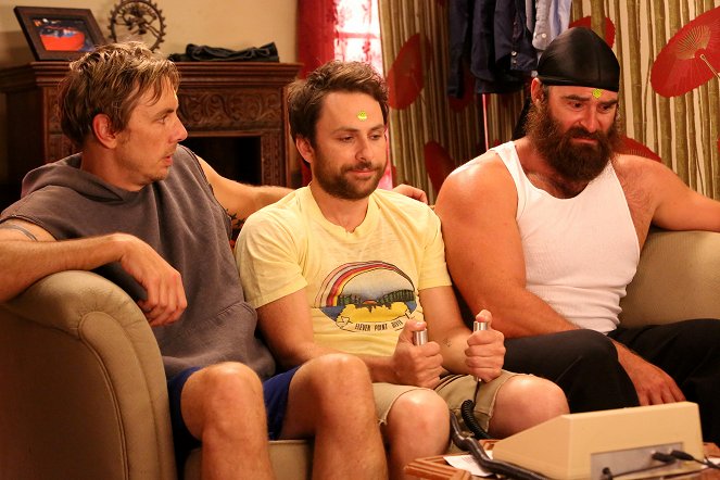 It's Always Sunny in Philadelphia - Ass Kickers United: Mac and Charlie Join a Cult - Photos - Charlie Day