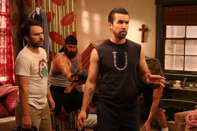 It's Always Sunny in Philadelphia - Season 10 - Ass Kickers United: Mac and Charlie Join a Cult - Photos - Charlie Day, Rob McElhenney
