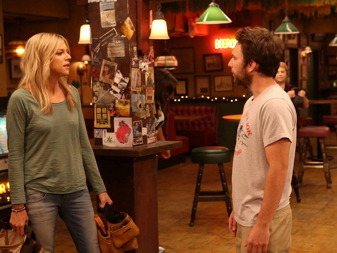 It's Always Sunny in Philadelphia - Ass Kickers United: Mac and Charlie Join a Cult - Z filmu - Kaitlin Olson, Charlie Day