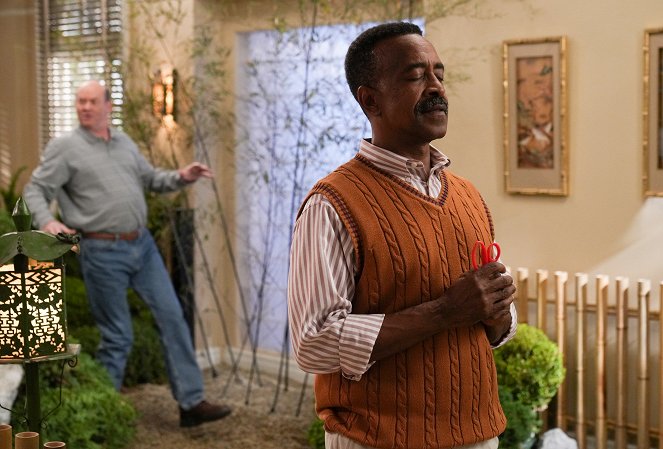 The Goldbergs - Season 9 - An Itch Like No Other - Photos - Tim Meadows