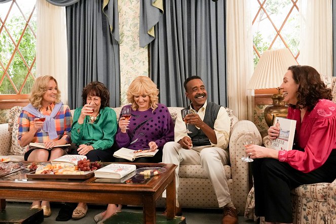 The Goldbergs - An Itch Like No Other - Photos - Jennifer Irwin, Mindy Sterling, Wendi McLendon-Covey, Tim Meadows