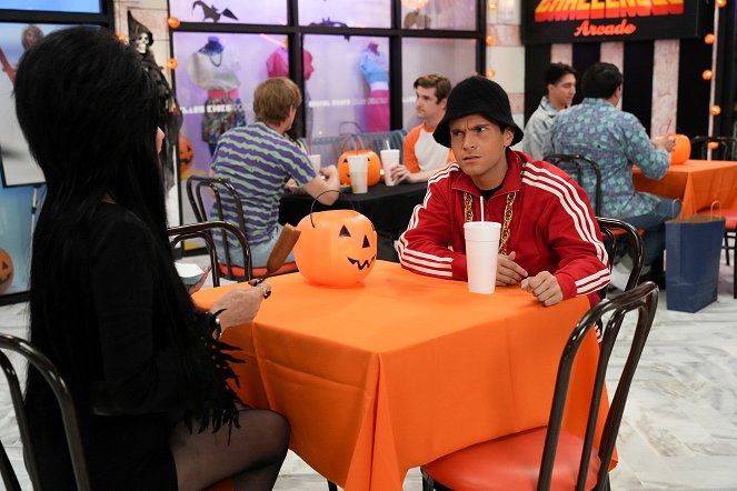 The Goldbergs - Season 9 - The Hunt for the Great Albino Pumpkin - Photos - Troy Gentile