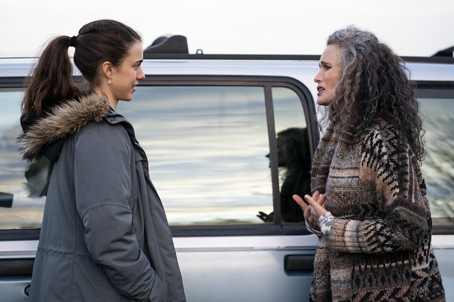 Maid - M - Photos - Margaret Qualley, Andie MacDowell
