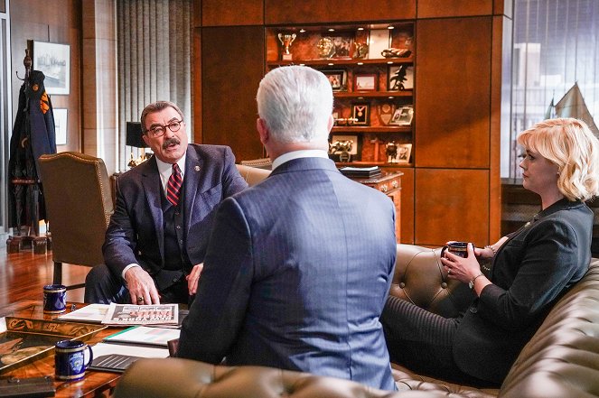 Blue Bloods - Season 9 - Eine Frage der Fitness - Filmfotos - Tom Selleck, Abigail Hawk