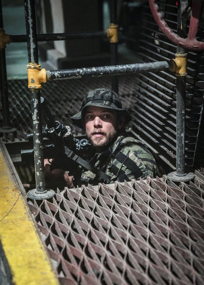 SEAL Team - Trust, but Verify: Part 1 - Photos - Max Thieriot