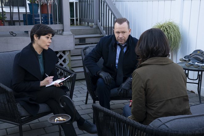 Blue Bloods - Crime Scene New York - In Too Deep - Photos - Angel Desai, Donnie Wahlberg