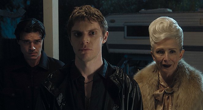 História de Horror Americana - Thirst - Do filme - Finn Wittrock, Evan Peters, Frances Conroy