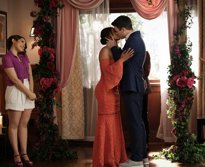The Flash - Heart of the Matter, Part 2 - Photos - Jessica Parker Kennedy, Candice Patton, Grant Gustin