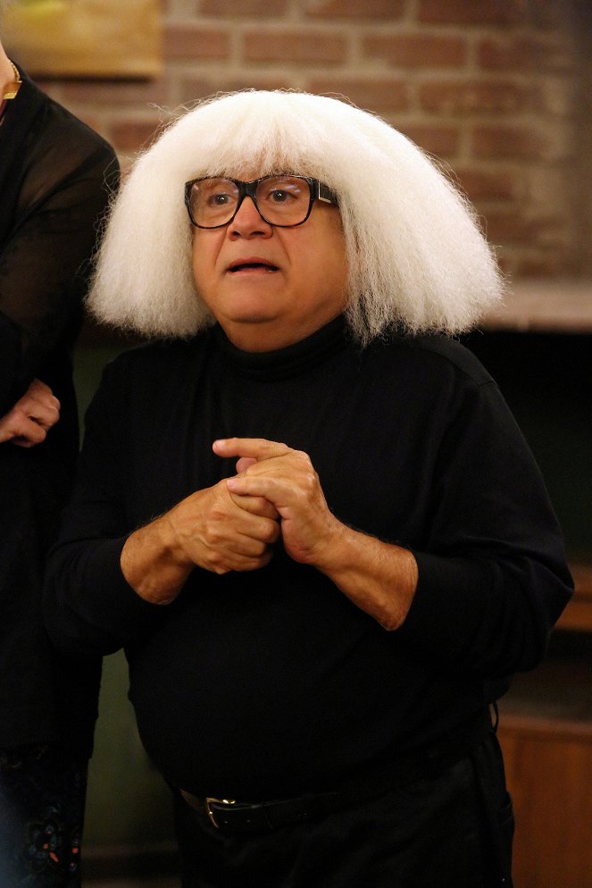 It's Always Sunny in Philadelphia - Dee Made a Smut Film - Photos - Danny DeVito