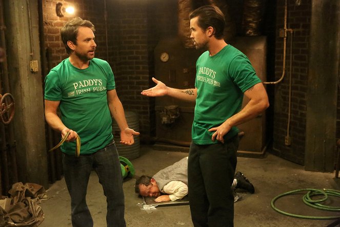 It's Always Sunny in Philadelphia - Season 11 - Charlie Catches a Leprechaun - Photos - Charlie Day, Rob McElhenney